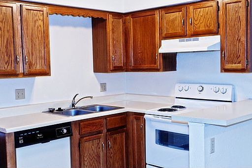 2nd image of 7620 Shawnee Mission Pkwy APT 101