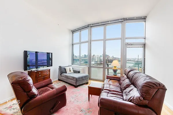 Rented by MNS | media 1