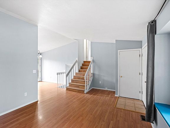 5th image of 298 S Hoover Ave