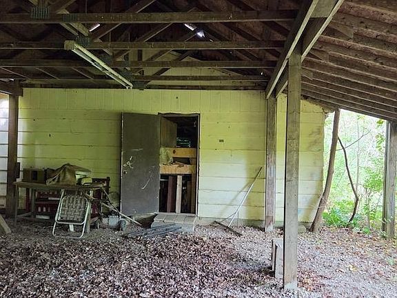 3rd image of 3865 Endsley Rd