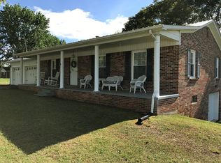 1661 Cordell Hull Mem Dr, Byrdstown, TN 38549