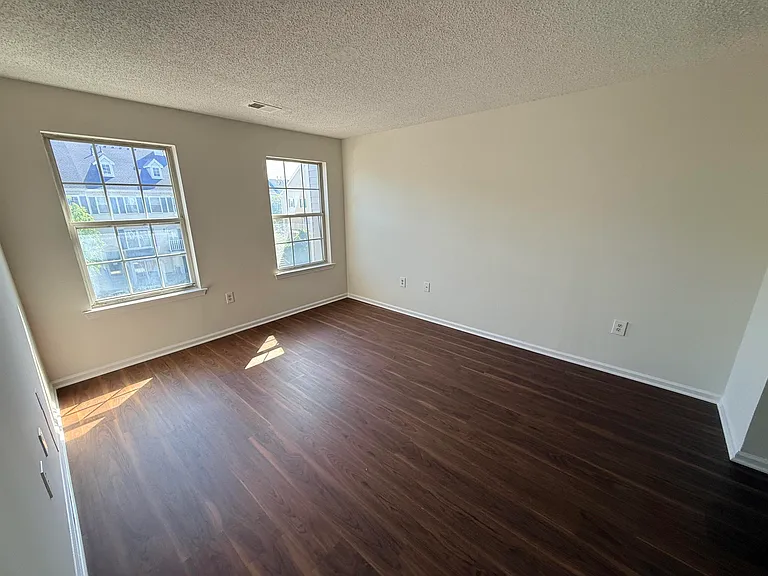 28 Alder St — Photo 10