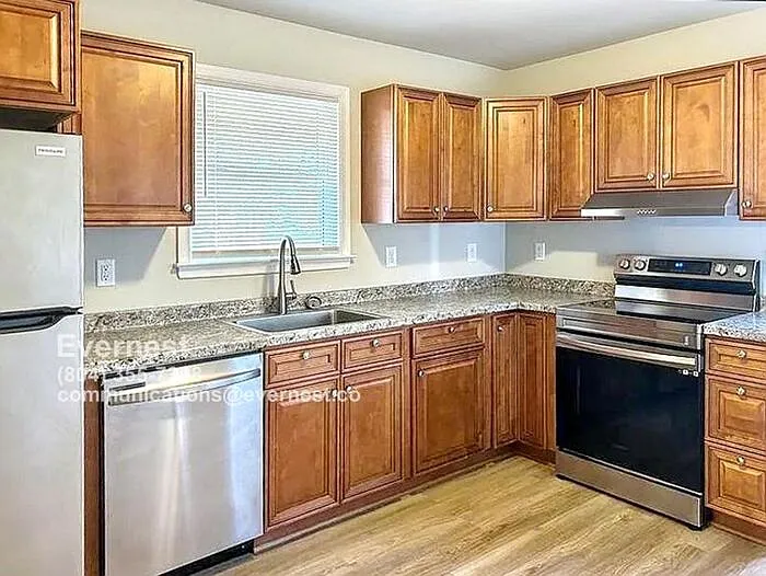15815 Meridian Ave — Photo 1