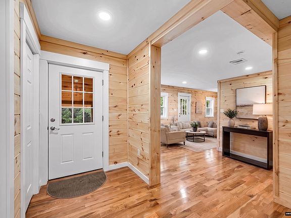 5th image of 975 Stratton Arlington Road