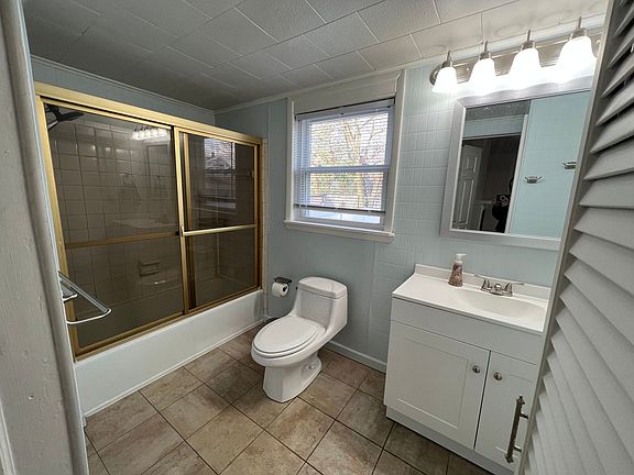 4th image of 134 S Bryant Ave Floor 1
