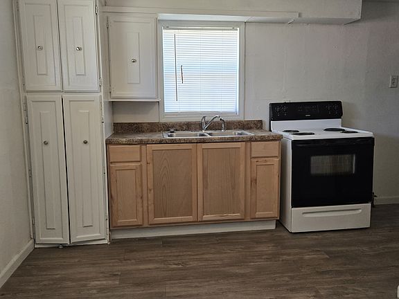 4th image of 224 E 6th St