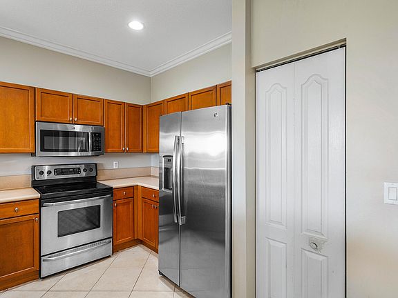 5th image of 389 River Bluff Lane