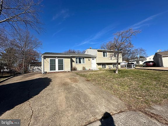 3rd image of 709 Morningside Ct