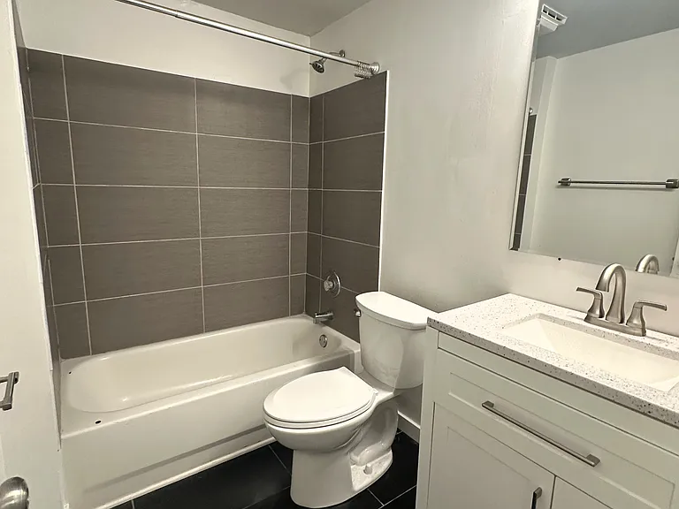 1503 W Nelson St #1F — Photo 10