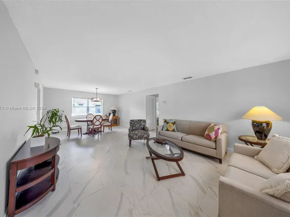 6001 NW 40th St, Virginia Gardens, FL 33166