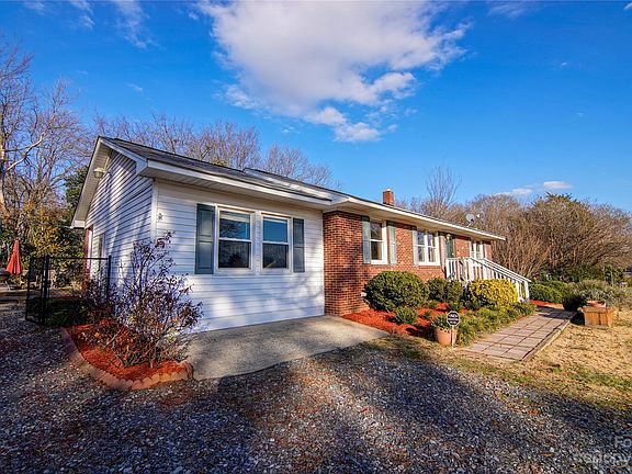 3rd image of 1716 Monterey Dr