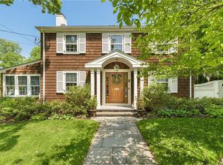 90 Governor Bradford Dr, Barrington, RI 02806