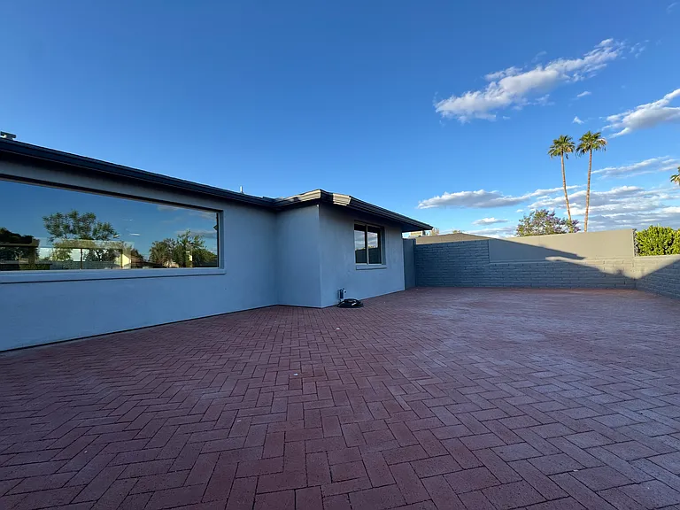 644 E La Jolla Dr — Photo 3