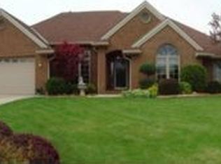 3416 Sheridan Rd, Pekin, IL 61554