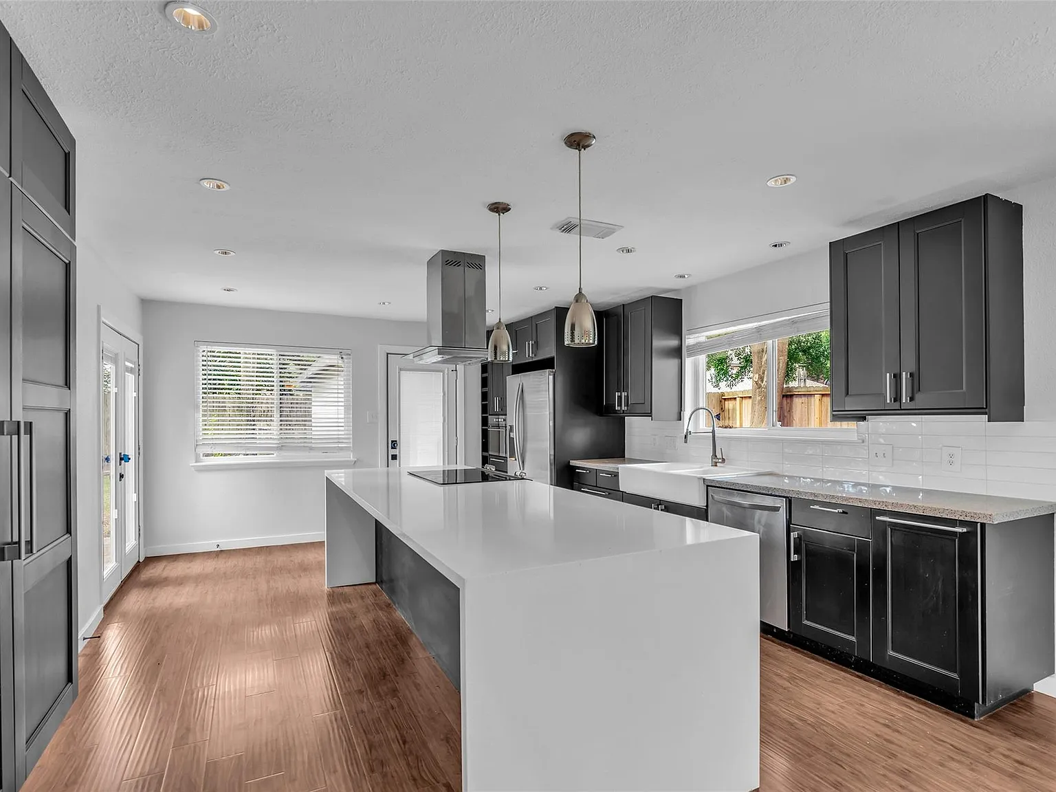 3 bed, 2.0 bath, 2095 sqft, $2,350 — Photo 4