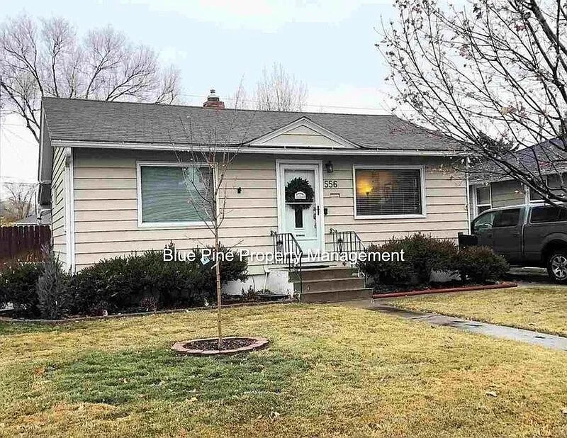 556 Warren Ave