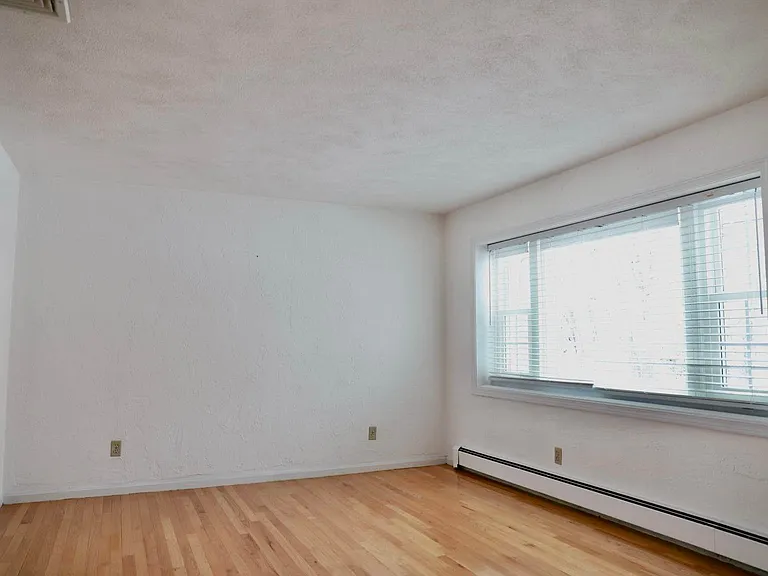 29 Anthony Ln — Photo 3