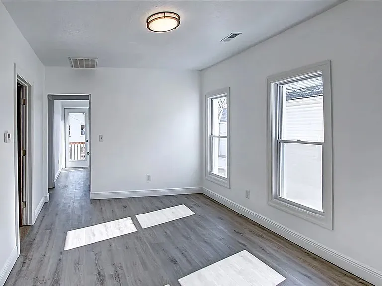 1308 W 87th St — Photo 4