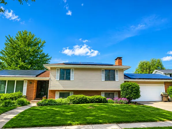 408 Park Lane Dr, Champaign, IL 61820