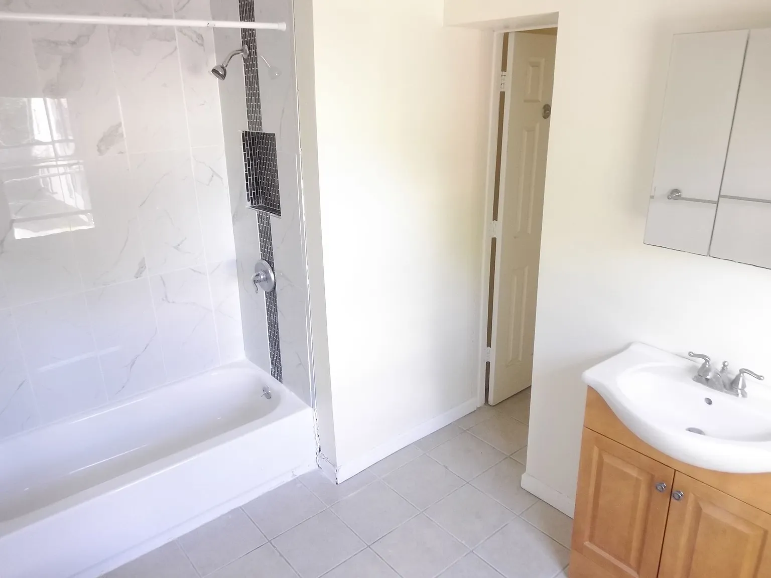 301 Maple St - 3 — Photo 4