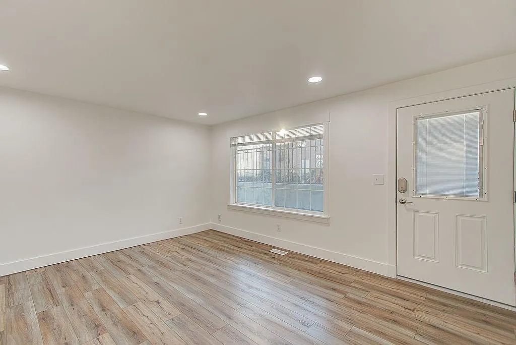 2 bed, 800 sqft, $1,600 — Photo 4
