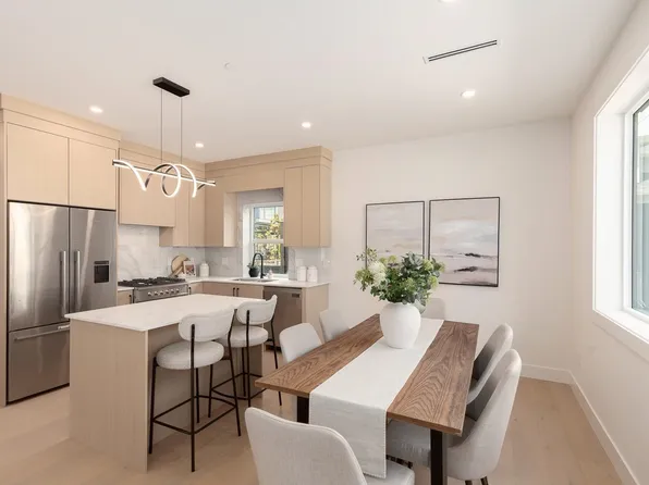 3635 Turner St #4, Vancouver, BC V5K 2J2