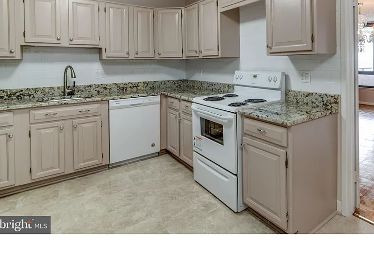1800 Old Meadow Rd #1510 — Photo 10
