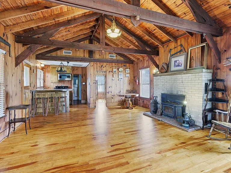 1046 Hollis Rd — Photo 44