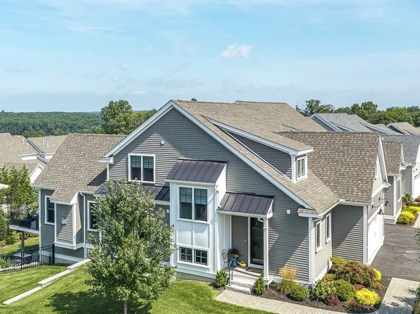 1 Clubhouse Ln #1, Hopkinton, MA 01748