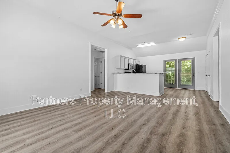 4 bed, 2.0 bath, 1124 sqft, $1,695 — Photo 2