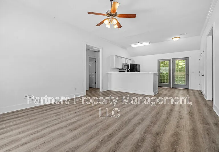 1174 W Hendrix St — Photo 3