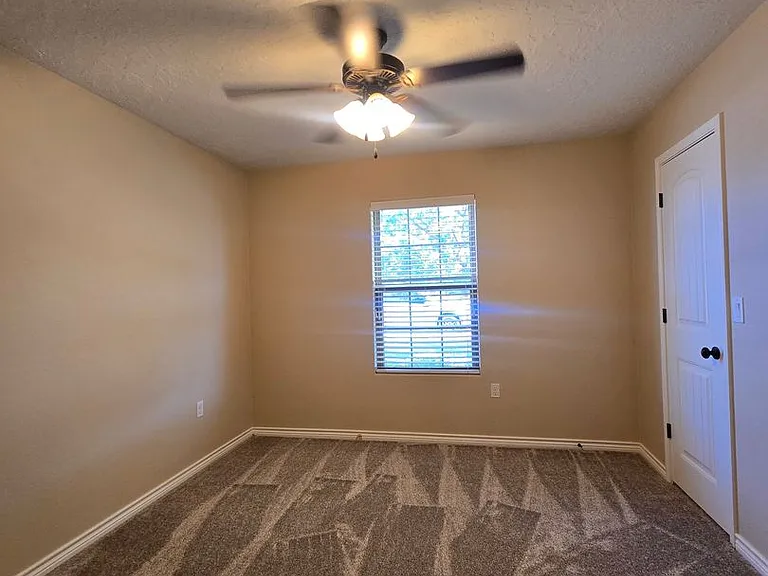 2323 Flagstone Dr — Photo 10