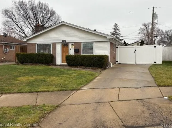 27029 Michelle Ct, Taylor, MI 48180