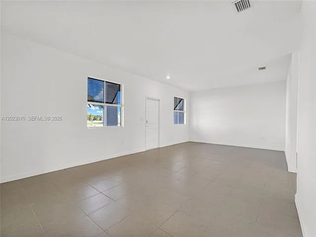 27210 SW 156th Ave — Photo 2