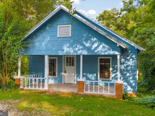 1009 S Pond St, Toccoa, GA 30577