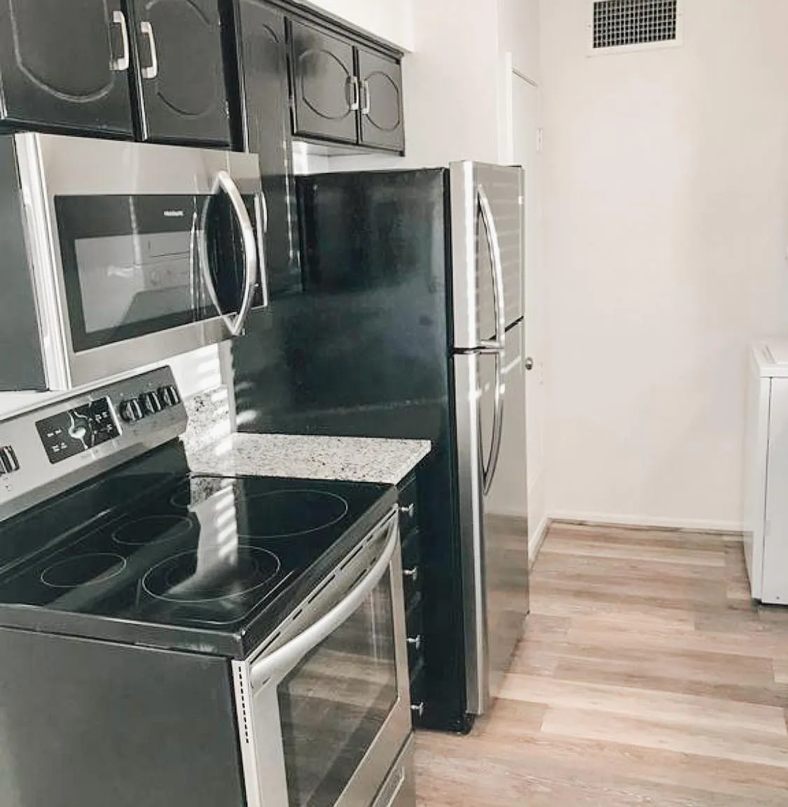 2 bed, 837 sqft, $1,050 — Photo 4