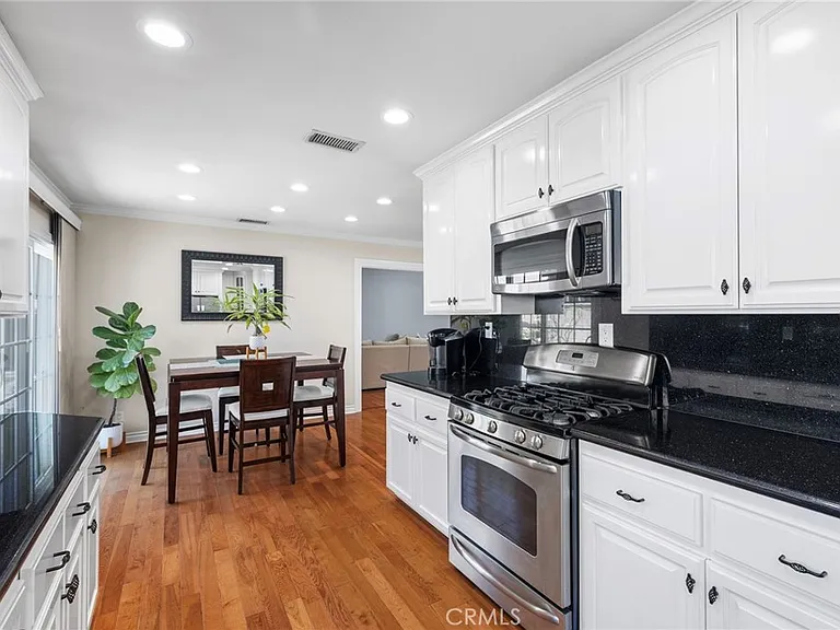 12105 Nashville Ave — Photo 11