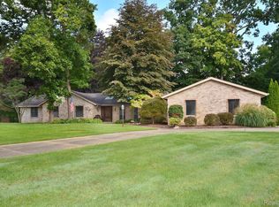 33733 Braebury Rdg, Farmington Hills, MI 48331