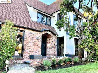 858 Paramount Rd, Oakland, CA 94610