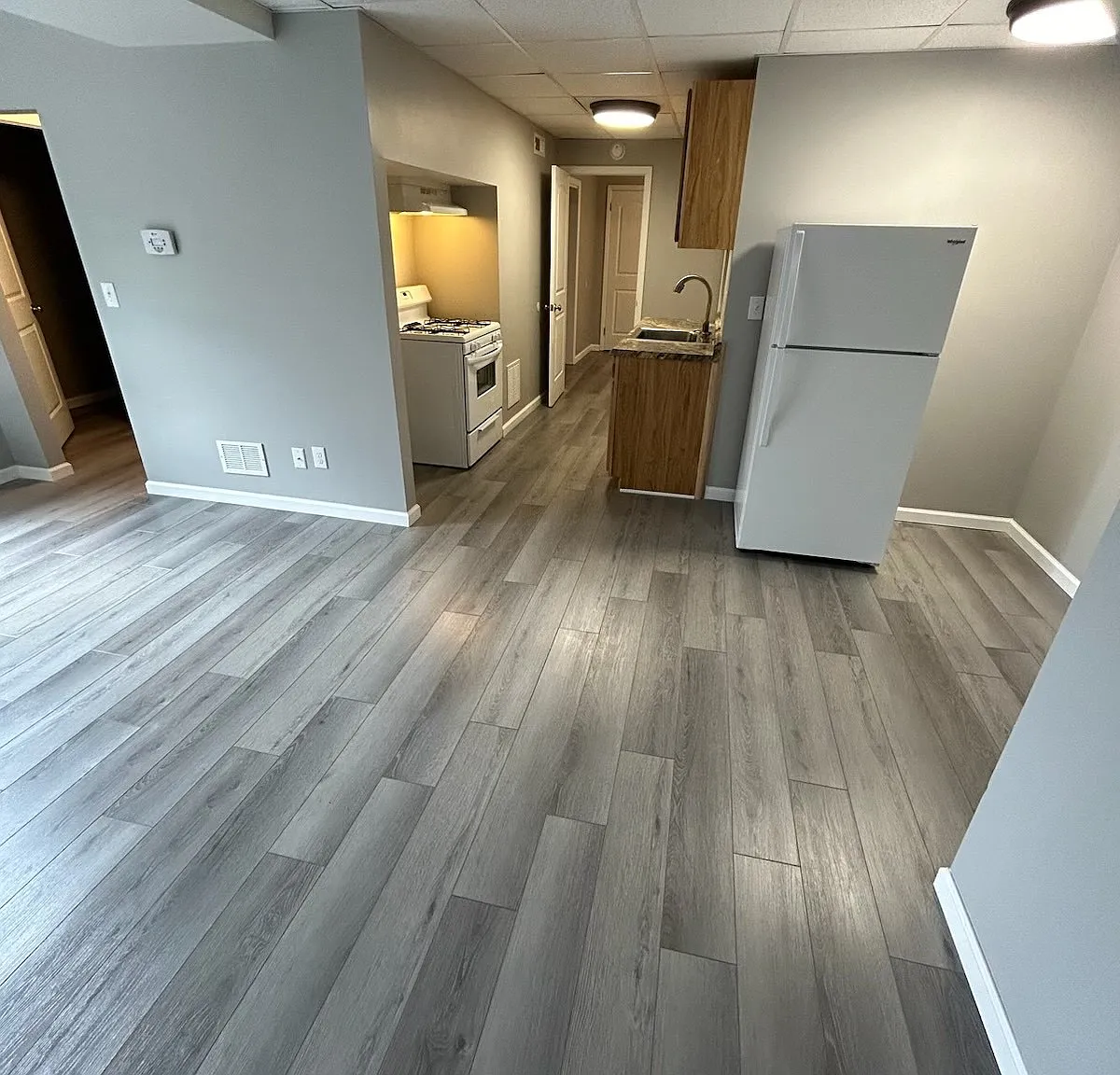 2 bed, 800 sqft, $1,050 — Photo 2