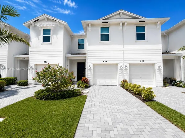 654 SE Lake Falls St #654, Pt Saint Lucie, FL 34984