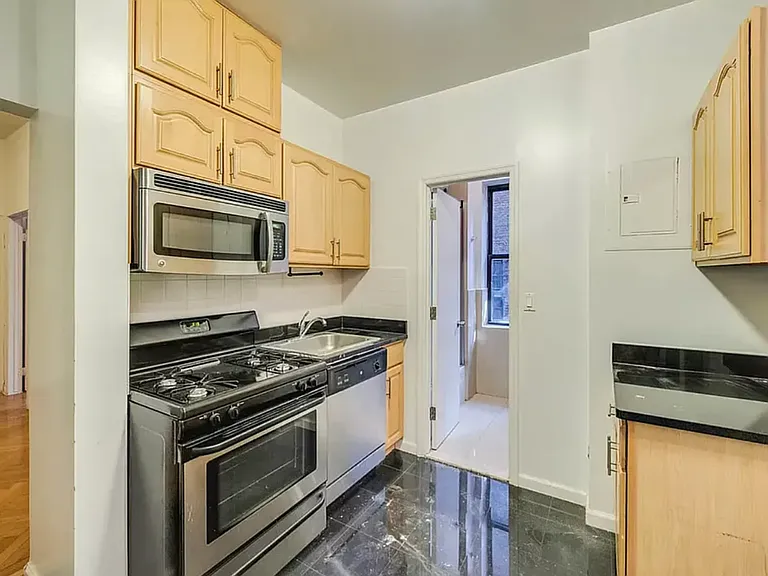 145 E 35th St #4MW — Photo 2