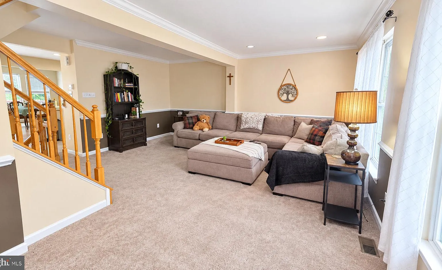 3 bed, 2.5 bath, 2128 sqft, $2,600 — Photo 3