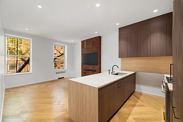 294 Elizabeth Street, #2A