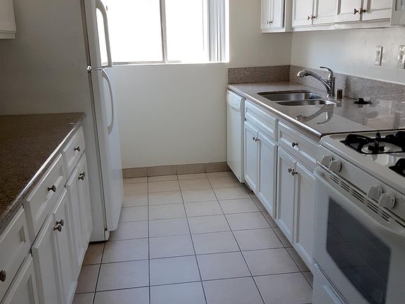 3rd image of 4438 Murietta Ave APT 7