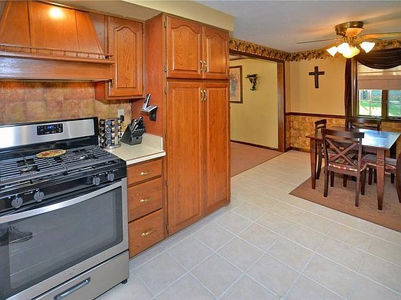 3rd image of 2141 Lancelot Dr
