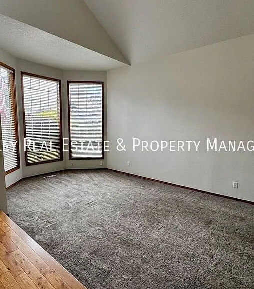 10271 SW Evergreen Ct — Photo 4
