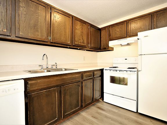 4th image of 3901 W 49th St APT 407