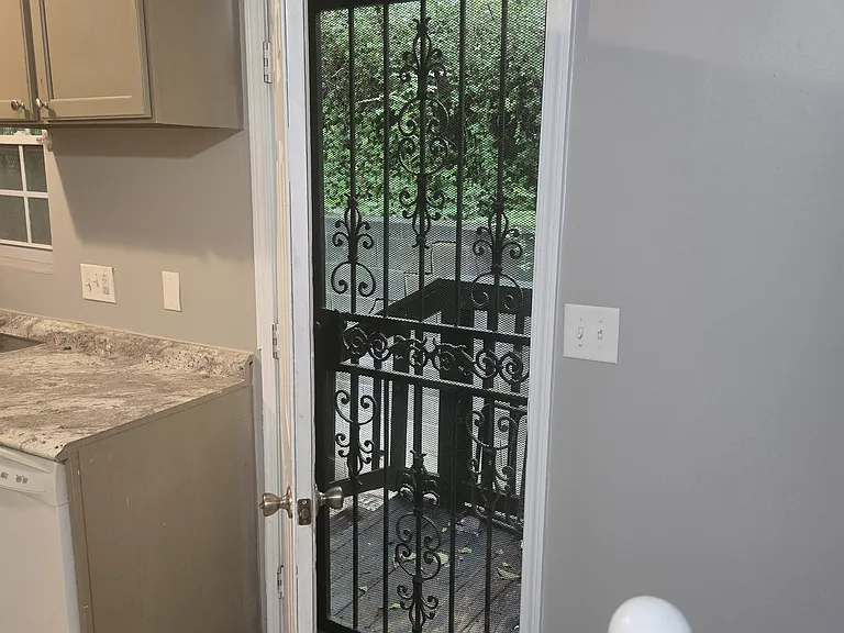 492 Pierce Ave NW — Photo 5