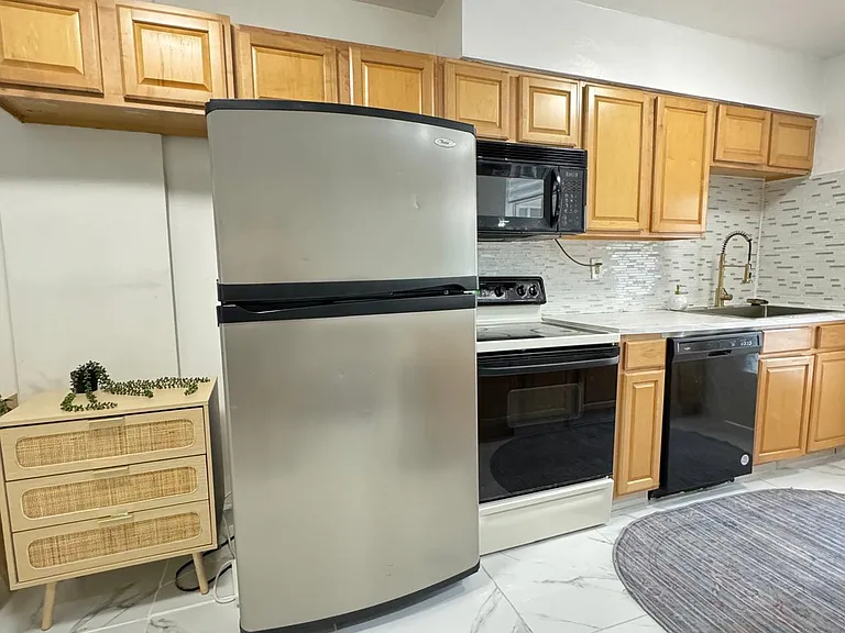 949 Pennsylvania Ave #209 — Photo 2